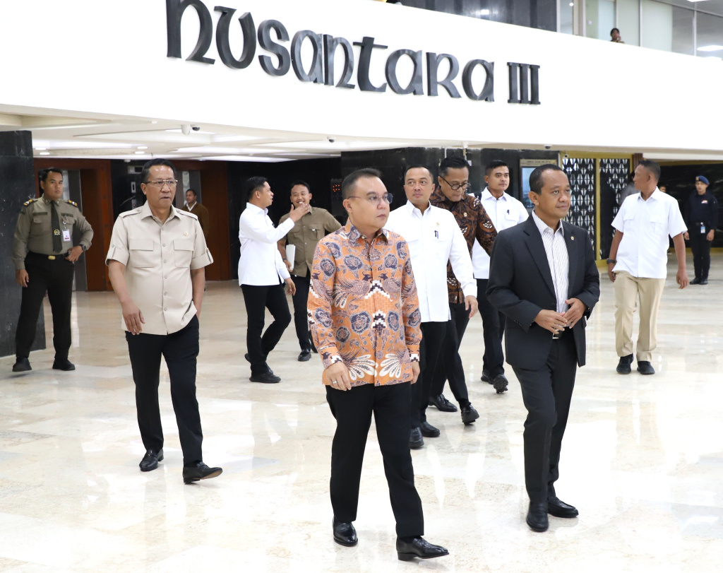 Pimpinan DPR Prof Sufmi Dasco Ahmad menggelar rapat koordinasi mempercepat pertumbuhan ekonomi sekaligus kemudian membicarakan tata kelola ekspor yang akan dilakukan oleh DSI (Ashar/SinPo.id)