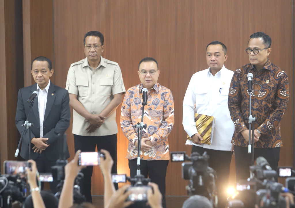 Pimpinan DPR Prof Sufmi Dasco Ahmad menggelar rapat koordinasi mempercepat pertumbuhan ekonomi sekaligus kemudian membicarakan tata kelola ekspor yang akan dilakukan oleh DSI (Ashar/SinPo.id)