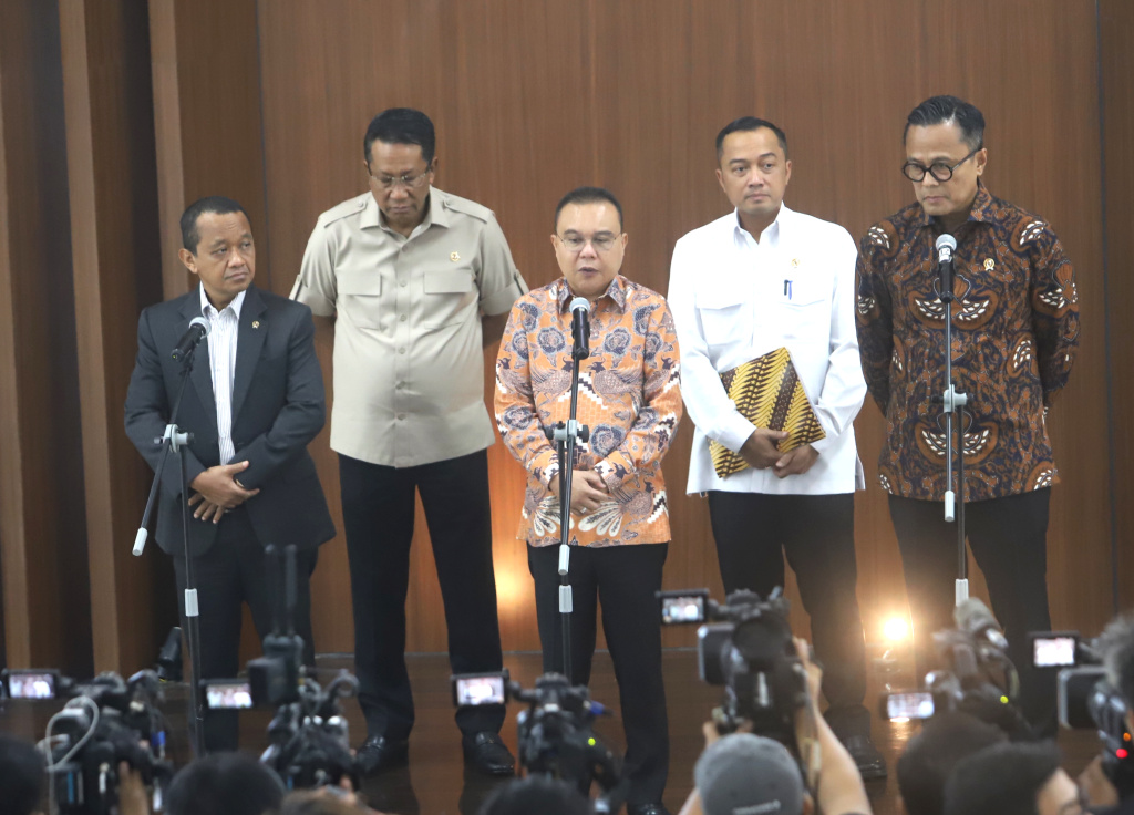 Pimpinan DPR Prof Sufmi Dasco Ahmad menggelar rapat koordinasi mempercepat pertumbuhan ekonomi sekaligus kemudian membicarakan tata kelola ekspor yang akan dilakukan oleh DSI (Ashar/SinPo.id)