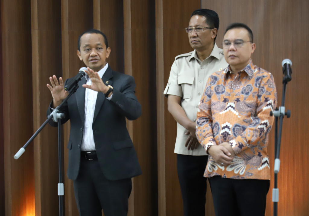 Pimpinan DPR Prof Sufmi Dasco Ahmad menggelar rapat koordinasi mempercepat pertumbuhan ekonomi sekaligus kemudian membicarakan tata kelola ekspor yang akan dilakukan oleh DSI (Ashar/SinPo.id)