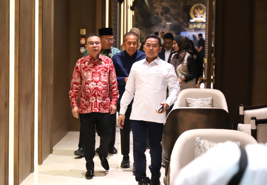 Pimpinan DPR Prof Sufmi Dasco Ahmad gelar konferensi pers menyampaikan telah rampungnya UU P2SK dan akan dibawah ke rapat paripurna (Ashar/SinPo.id)