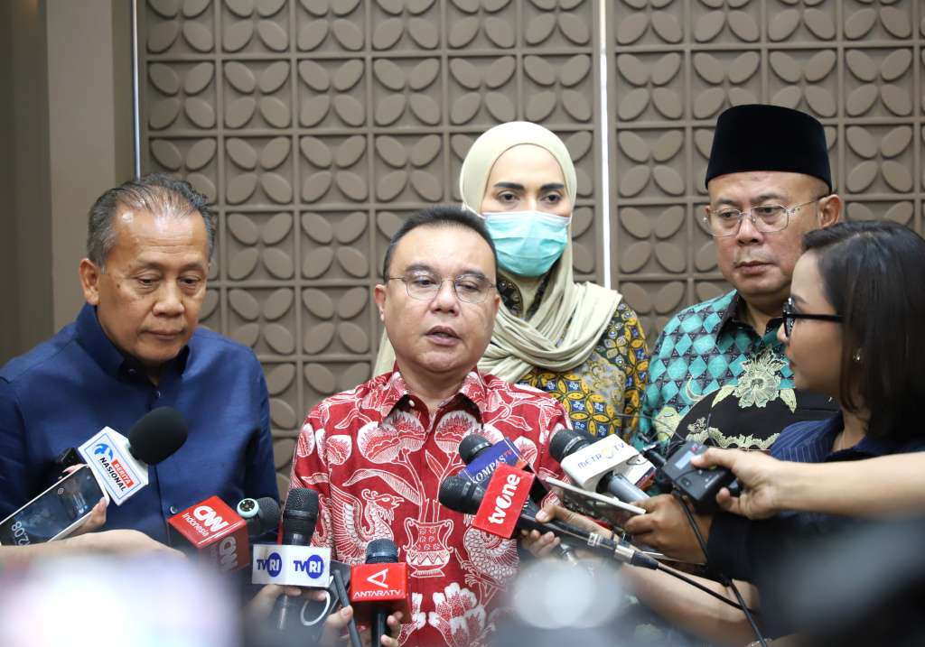 Pimpinan DPR Prof Sufmi Dasco Ahmad gelar konferensi pers menyampaikan telah rampungnya UU P2SK dan akan dibawah ke rapat paripurna (Ashar/SinPo.id)