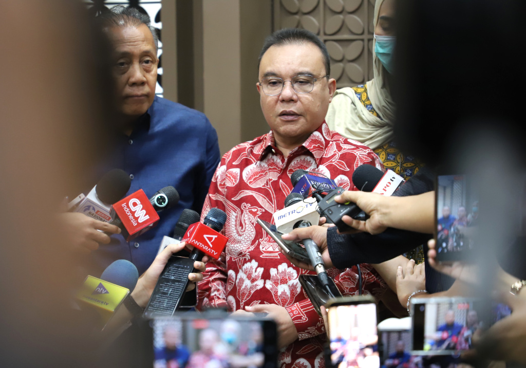 Pimpinan DPR Prof Sufmi Dasco Ahmad gelar konferensi pers menyampaikan telah rampungnya UU P2SK dan akan dibawah ke rapat paripurna (Ashar/SinPo.id)