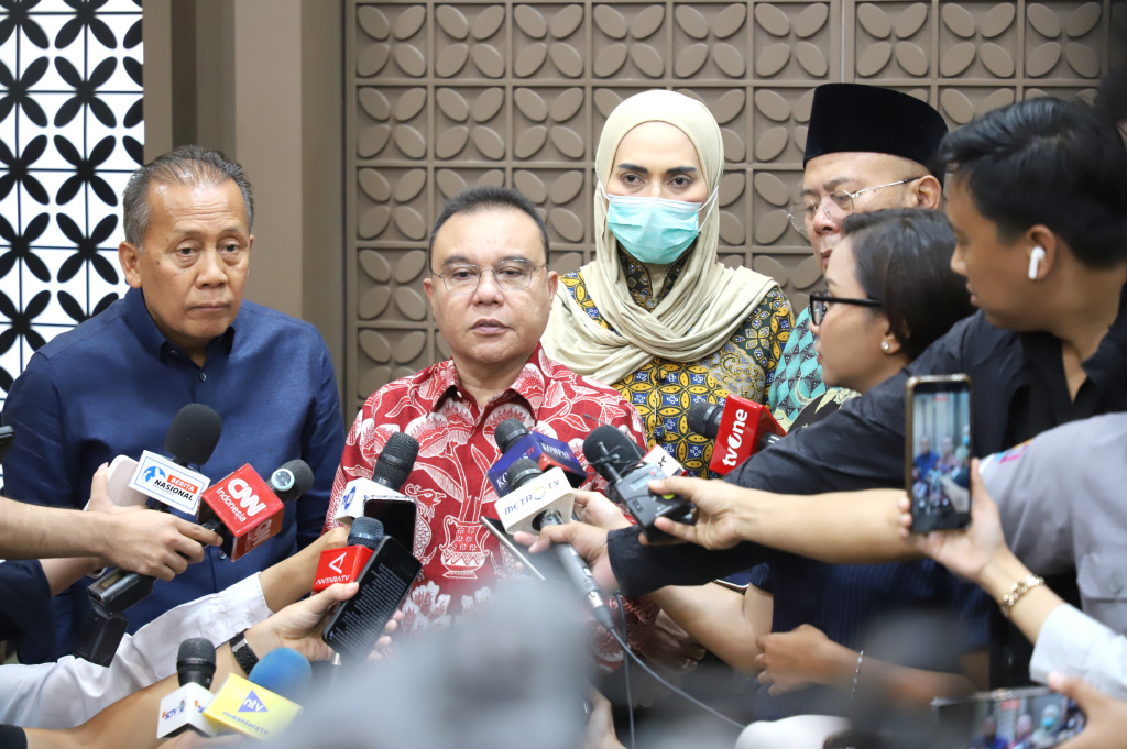 Pimpinan DPR Prof Sufmi Dasco Ahmad gelar konferensi pers menyampaikan telah rampungnya UU P2SK dan akan dibawah ke rapat paripurna (Ashar/SinPo.id)
