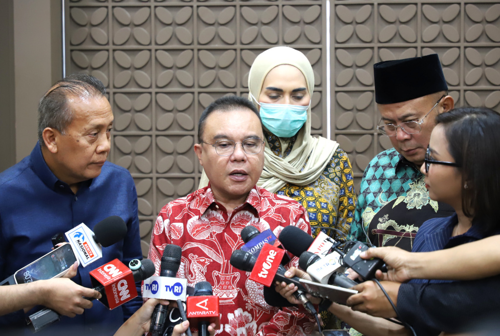 Pimpinan DPR Prof Sufmi Dasco Ahmad gelar konferensi pers menyampaikan telah rampungnya UU P2SK dan akan dibawah ke rapat paripurna (Ashar/SinPo.id)