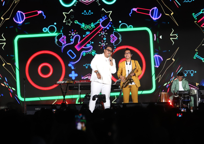 DPR RI menggelar konser musik People Fest