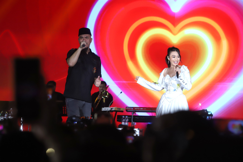 DPR RI menggelar konser musik People Fest