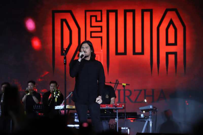 DPR RI menggelar konser musik People Fest