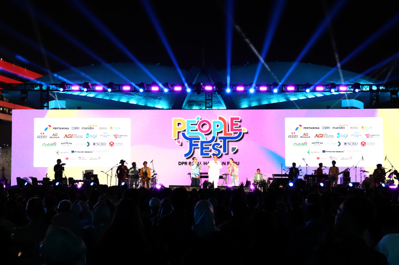 DPR RI menggelar konser musik People Fest