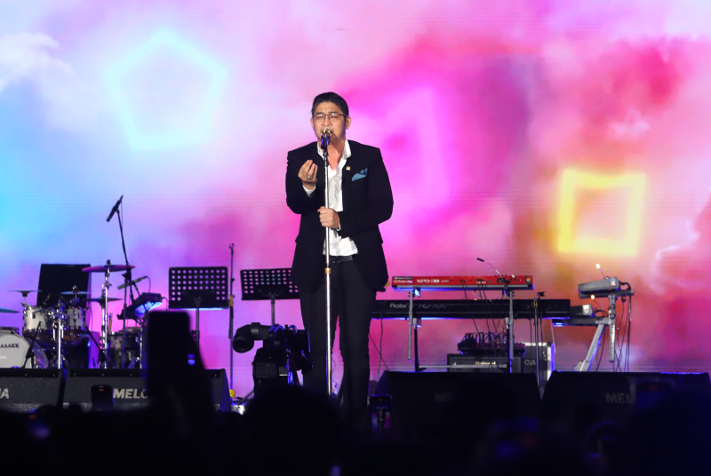 DPR RI menggelar konser musik People Fest