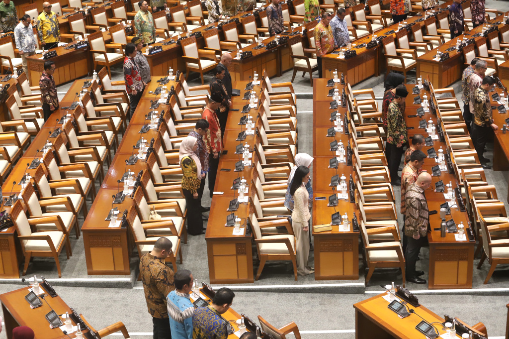 DPR menggelar Rapat Paripurna Khusus membahas kinerja DPR 2024-2025 (Ashar/SinPo.id)