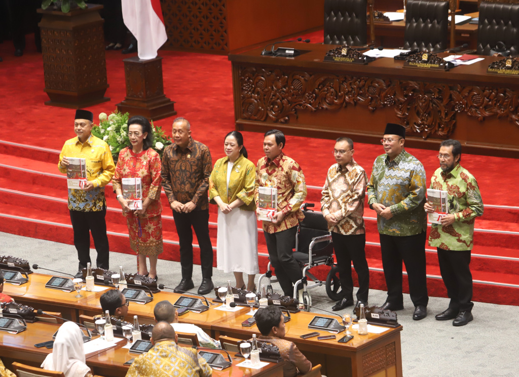 DPR menggelar Rapat Paripurna Khusus membahas kinerja DPR 2024-2025 (Ashar/SinPo.id)