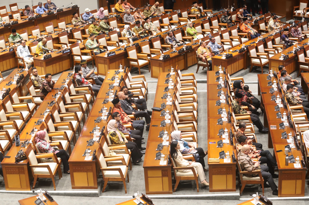 DPR menggelar Rapat Paripurna Khusus membahas kinerja DPR 2024-2025 (Ashar/SinPo.id)