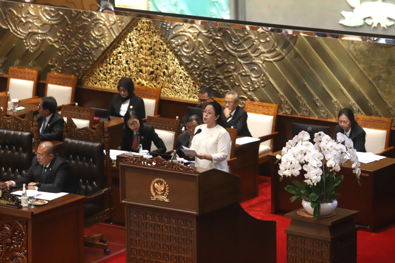 Ketua DPR Puan Maharani memberikan pidato penutupan Rapat Paripurna ke-9 Masa Persidangan I Tahun 2024-2025 (Ashar/SinPo.id)