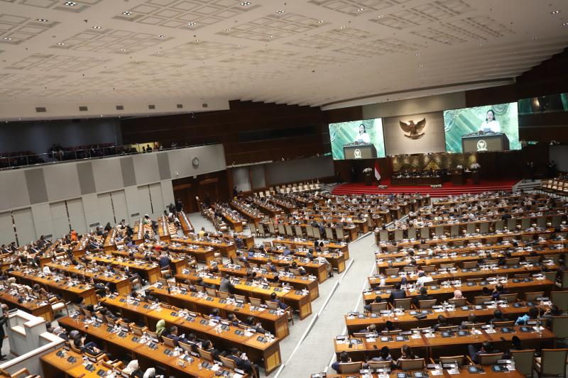 Ketua DPR Puan Maharani memberikan pidato penutupan Rapat Paripurna ke-9 Masa Persidangan I Tahun 2024-2025 (Ashar/SinPo.id)