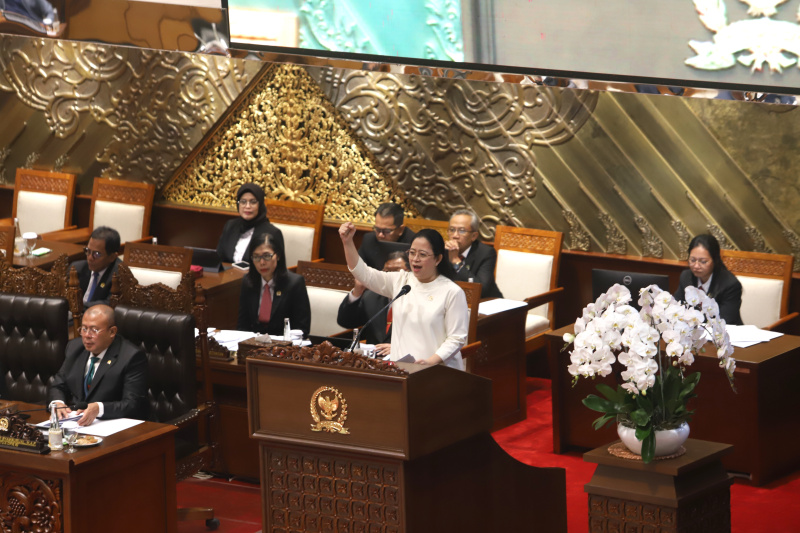 Ketua DPR Puan Maharani memberikan pidato penutupan Rapat Paripurna ke-9 Masa Persidangan I Tahun 2024-2025 (Ashar/SinPo.id)