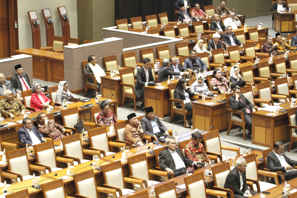 DPR gelar Paripurna Masa Persidangan V Resmi Sahkan RUU Kesehatan menjadi UU Kesehatan (Ashar/SinPo.id)