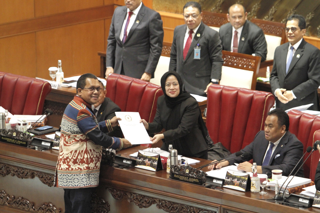 DPR gelar Paripurna Masa Persidangan V Resmi Sahkan RUU Kesehatan menjadi UU Kesehatan (Ashar/SinPo.id)