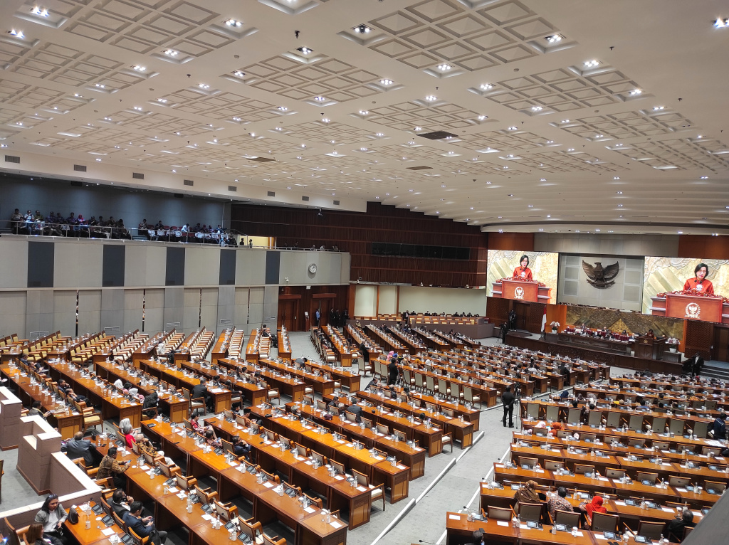 DPR gelar Paripurna Masa Persidangan V Resmi Sahkan RUU Kesehatan menjadi UU Kesehatan (Ashar/SinPo.id)