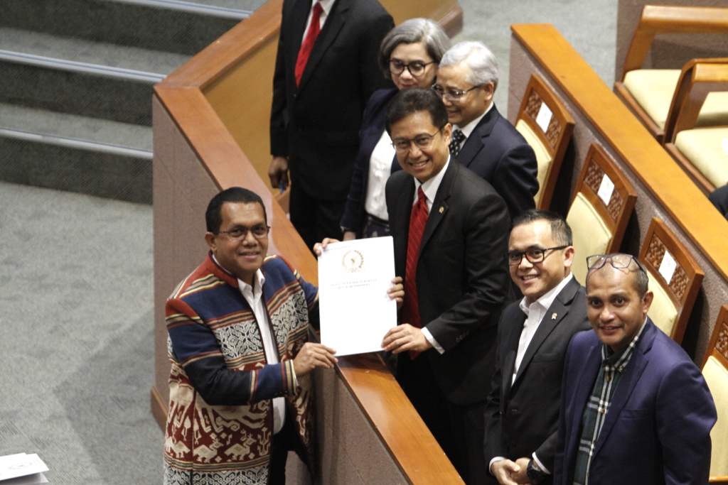 DPR gelar Paripurna Masa Persidangan V Resmi Sahkan RUU Kesehatan menjadi UU Kesehatan (Ashar/SinPo.id)