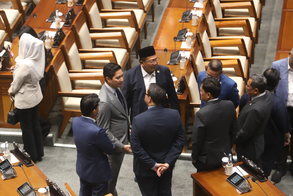 DPR gelar rapat paripurna sahkan RUU perubahan ketiga tentang haji dan umrah menjadi UU (Ashar/SinPo.id)