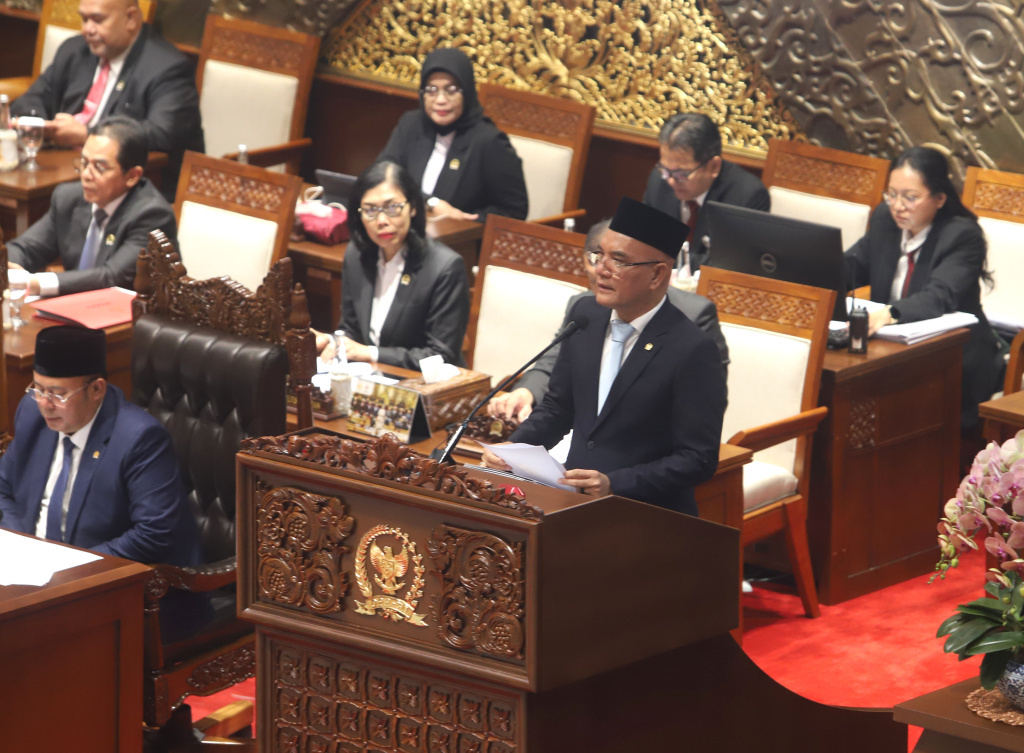 DPR gelar rapat paripurna sahkan RUU perubahan ketiga tentang haji dan umrah menjadi UU (Ashar/SinPo.id)