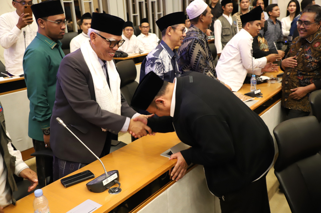 DPR menggelar pertemuan dengan Trans 7 terkait program Xpose Uncensored yang tidak sengaja menyinggung pondok pesantren Lirboyo (Ashar/SinPo.id)