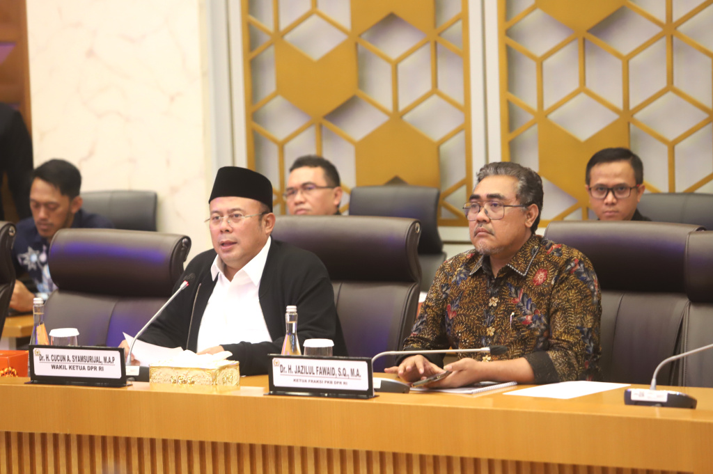 DPR menggelar pertemuan dengan Trans 7 terkait program Xpose Uncensored yang tidak sengaja menyinggung pondok pesantren Lirboyo (Ashar/SinPo.id)