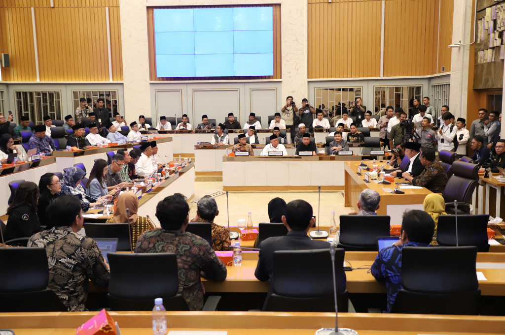 DPR menggelar pertemuan dengan Trans 7 terkait program Xpose Uncensored yang tidak sengaja menyinggung pondok pesantren Lirboyo (Ashar/SinPo.id)