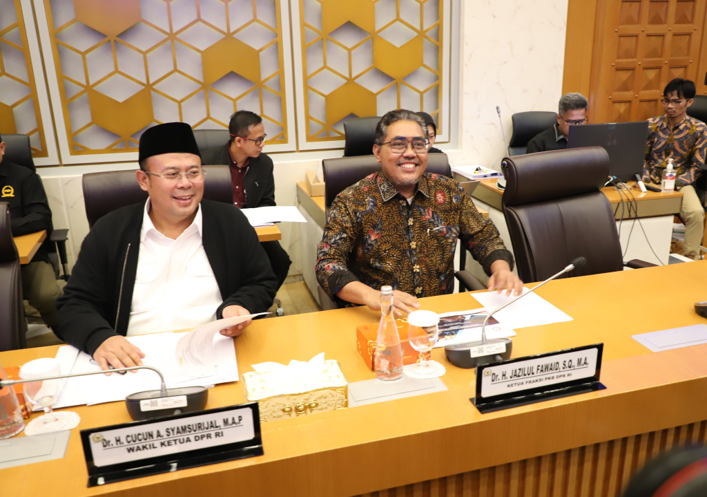 DPR menggelar pertemuan dengan Trans 7 terkait program Xpose Uncensored yang tidak sengaja menyinggung pondok pesantren Lirboyo (Ashar/SinPo.id)