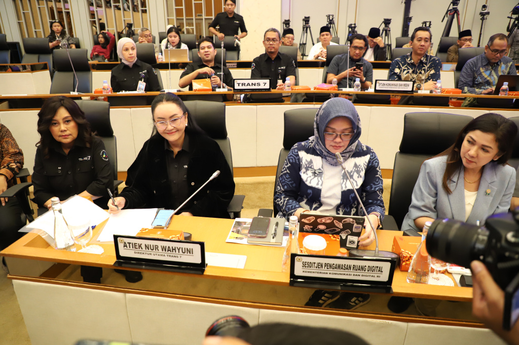 DPR menggelar pertemuan dengan Trans 7 terkait program Xpose Uncensored yang tidak sengaja menyinggung pondok pesantren Lirboyo (Ashar/SinPo.id)