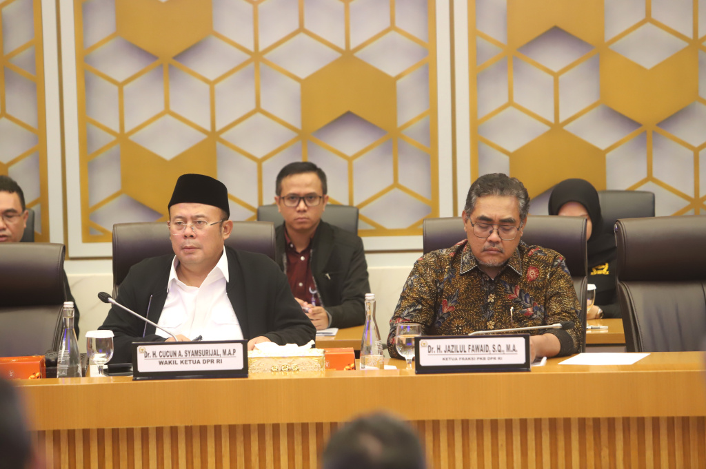 DPR menggelar pertemuan dengan Trans 7 terkait program Xpose Uncensored yang tidak sengaja menyinggung pondok pesantren Lirboyo (Ashar/SinPo.id)