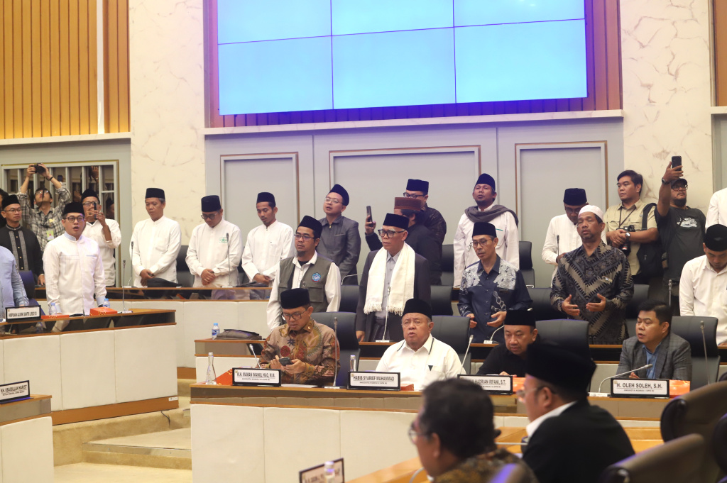 DPR menggelar pertemuan dengan Trans 7 terkait program Xpose Uncensored yang tidak sengaja menyinggung pondok pesantren Lirboyo (Ashar/SinPo.id)