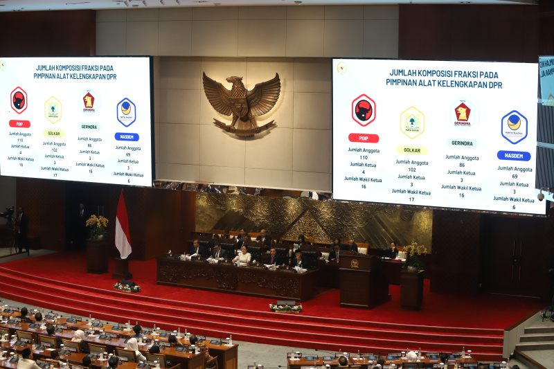 DPR gelar Rapat Paripurna membahas penetapan Alat Kelengkapan Dewan (Ashar/SinPo.id)