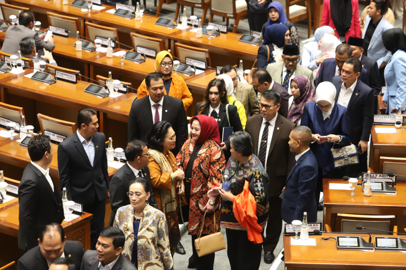 DPR gelar Rapat Paripurna membahas penetapan Alat Kelengkapan Dewan (Ashar/SinPo.id)