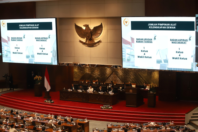 DPR gelar Rapat Paripurna membahas penetapan Alat Kelengkapan Dewan (Ashar/SinPo.id)