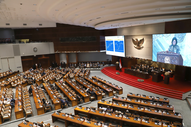 DPR gelar Rapat Paripurna ke-24 dengan Menteri Keuangan Sri Mulyani membacakan laporan keuangan APBN TA 2024 (Ashar/SinPo.id)