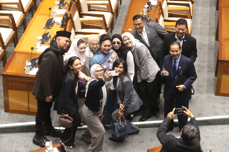 DPR gelar Rapat Paripurna ke-24 dengan Menteri Keuangan Sri Mulyani membacakan laporan keuangan APBN TA 2024 (Ashar/SinPo.id)