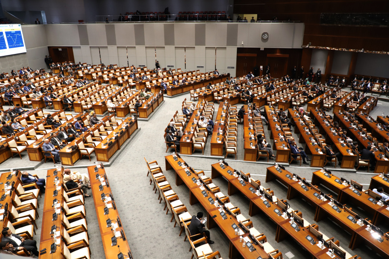 DPR gelar Rapat Paripurna ke-24 dengan Menteri Keuangan Sri Mulyani membacakan laporan keuangan APBN TA 2024 (Ashar/SinPo.id)