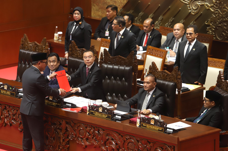 DPR RI gelar Rapat Paripurna membahas penyampaian pandangan Fraksi atas Kerangka Ekonomi dan Kebijakan Fiskal RAPBN 2025 (Ashar/SinPo.id)