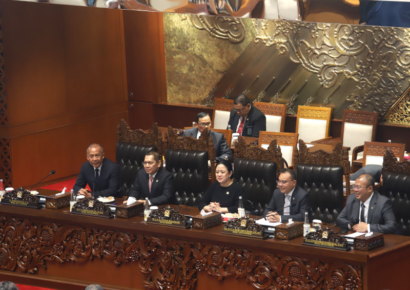 DPR menggelar Rapat Paripurna pembukaan persidangan IV tahun sidang 2024-2025 dan mengapresiasi pemerintahan Prabowo yang sangat responsif dalam mengambil kebijakan (Ashar/SinPo.id)
