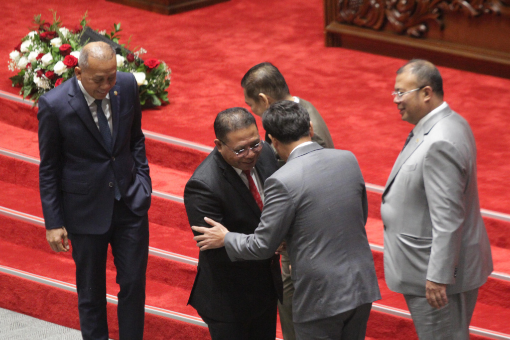 DPR Sahkan Inosentius Samsul sebagai Hakim Mahkamah Konstitusi (Ashar/SinPo.id)