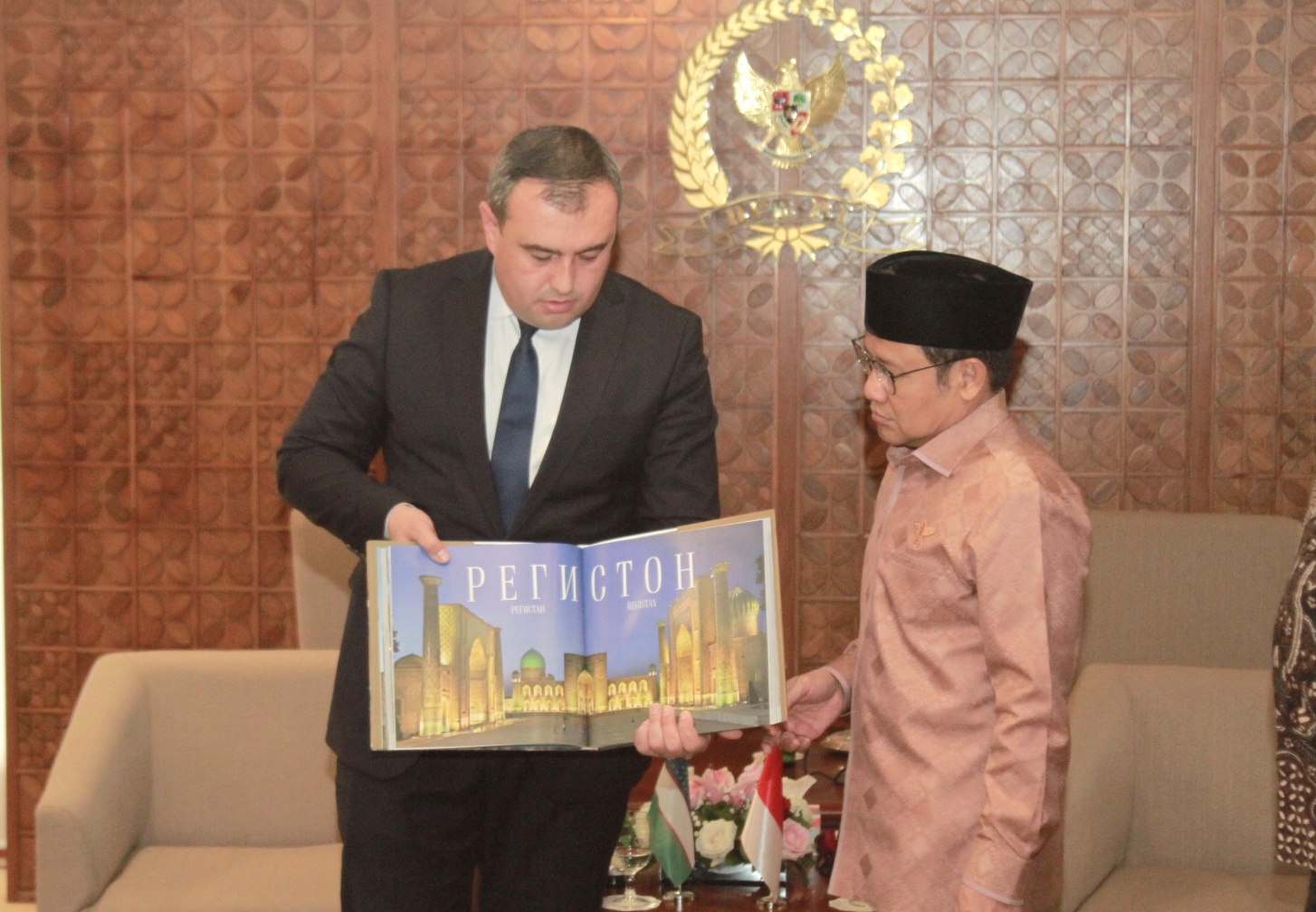 DPR RI menerima kunjungan Kedutaan Besar Uzbekistan (Ashar/SinPo.id)