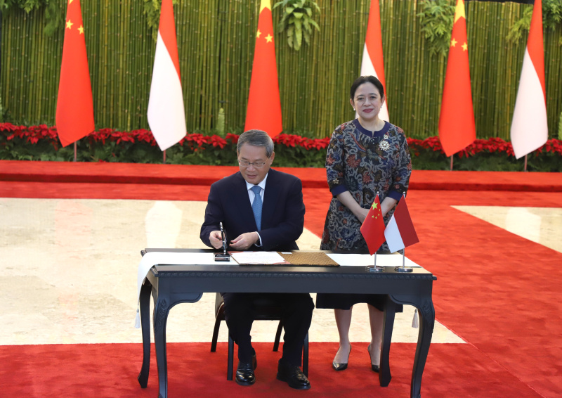 Ketua DPR RI Puan Maharani menerima kunjungan kenegaraan PM China Li Qiang di Gedung Nusantara (Ashar/SinPo.id)