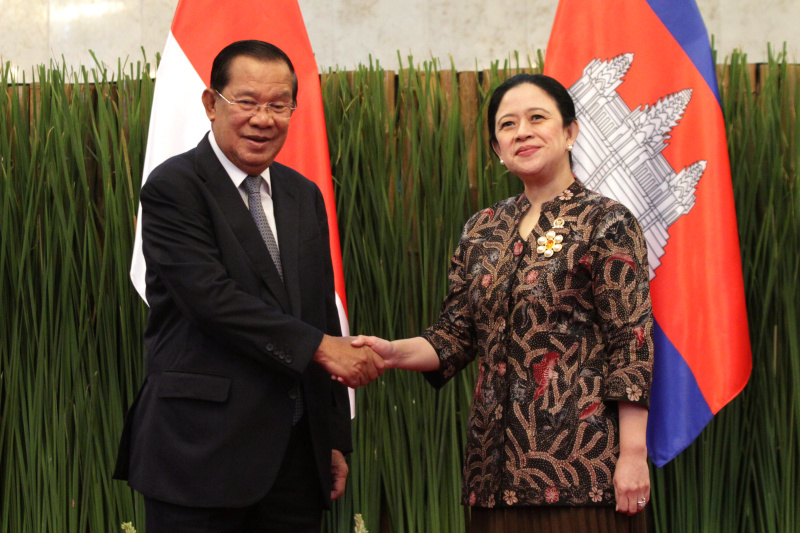 Ketua DPR Puan Maharani menerima kunjungan kehormatan Presiden Senat Kamboja Samdech Akka Moha Sena Padei Techo Hun Sen di Gedung Nusantara (Ashar/SinPo.id)