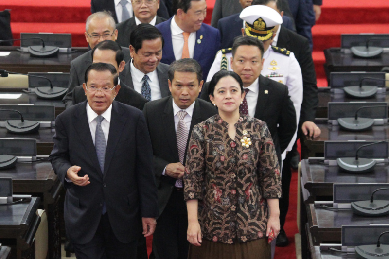 Ketua DPR Puan Maharani menerima kunjungan kehormatan Presiden Senat Kamboja Samdech Akka Moha Sena Padei Techo Hun Sen di Gedung Nusantara (Ashar/SinPo.id)