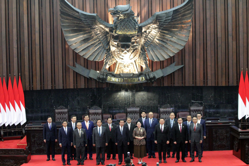 Ketua DPR Puan Maharani menerima kunjungan kehormatan Presiden Senat Kamboja Samdech Akka Moha Sena Padei Techo Hun Sen di Gedung Nusantara (Ashar/SinPo.id)