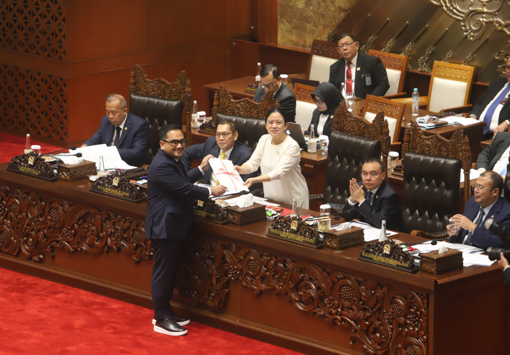 DPR Sahkan 10 RUU Kabupaten dan Kota menjadi UU (Ashar/SinPo.id)