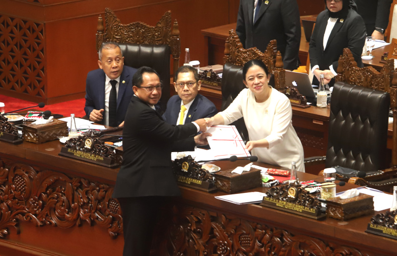 DPR Sahkan 10 RUU Kabupaten dan Kota menjadi UU (Ashar/SinPo.id)