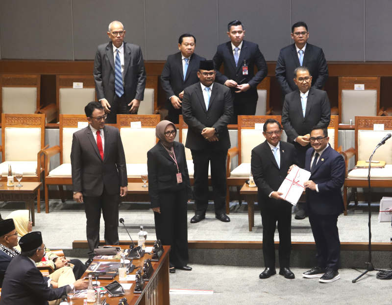 DPR Sahkan 10 RUU Kabupaten dan Kota menjadi UU (Ashar/SinPo.id)